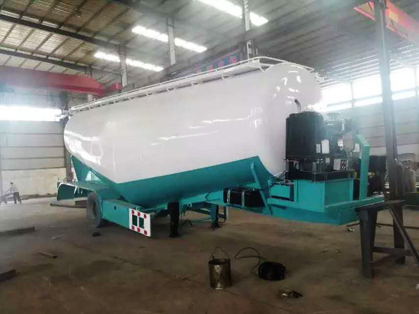 粉粒物料运输车